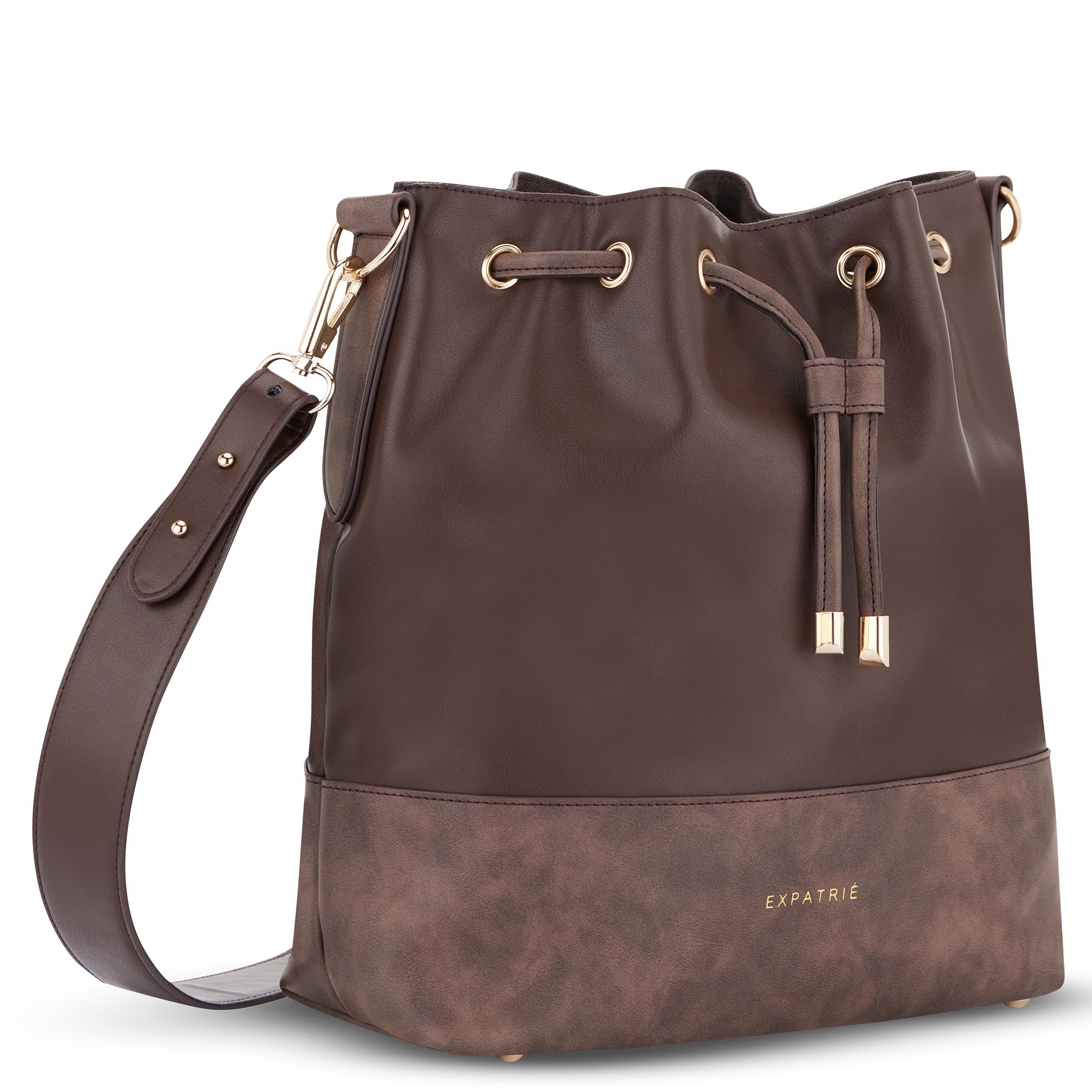 Braune Beuteltasche Sarah von Expatrié mit verstellbarem Riemen und goldfarbenen Details