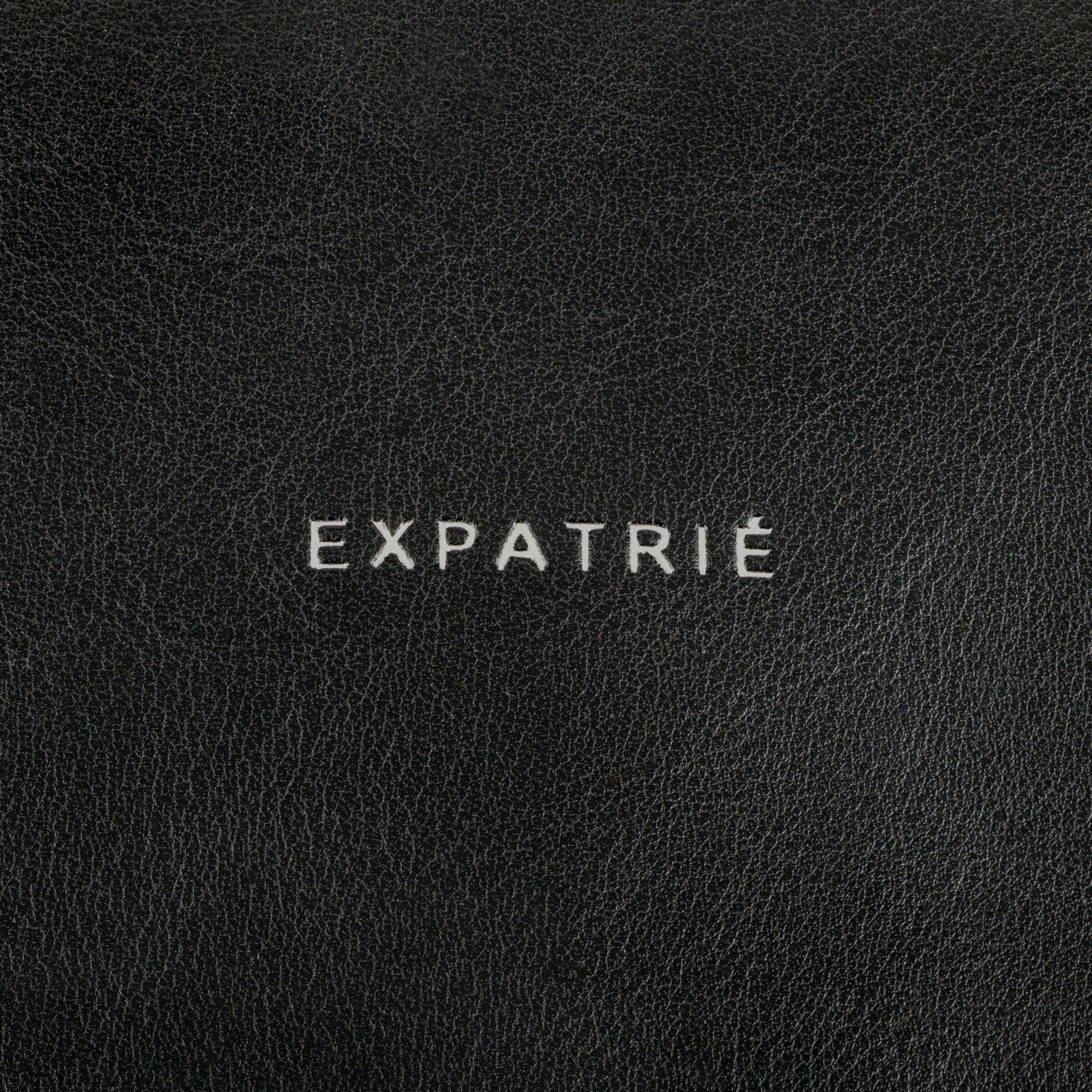 Schwarzes Leder mit weißem 'EXPATRIÉ' Logo geprägt