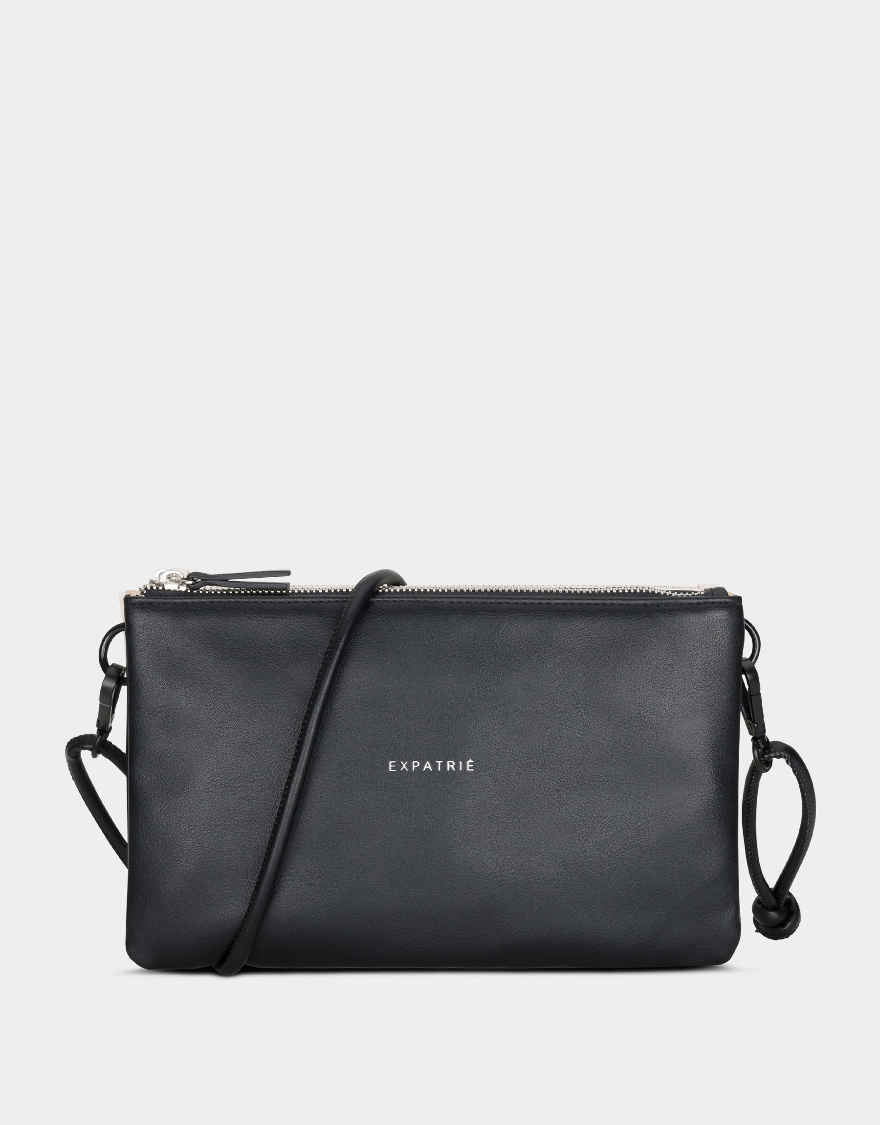Schwarze Clutch 'Emilie' aus glattem Material mit silberfarbenem Reißverschluss und abnehmbarem Schulterriemen