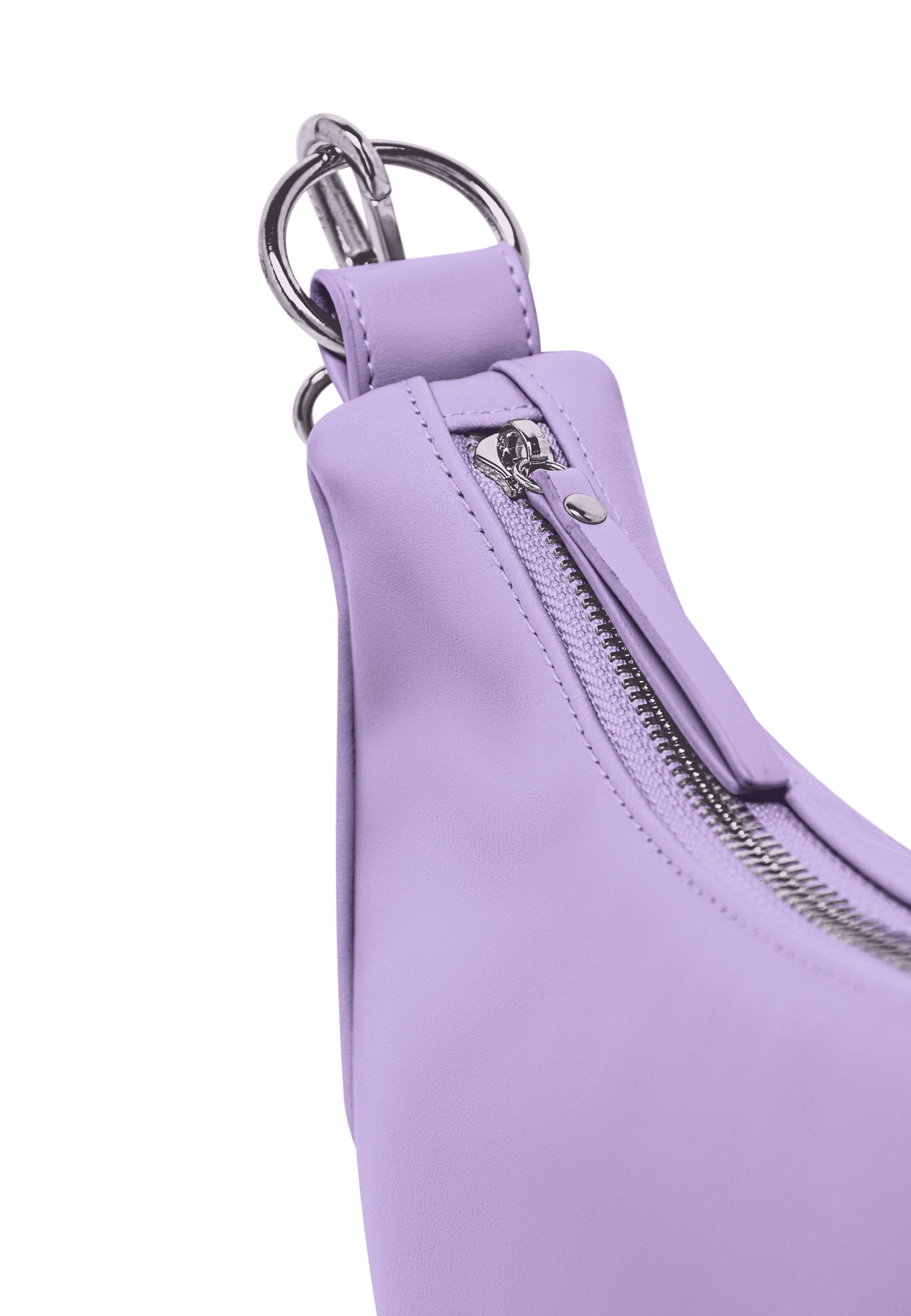 Lilafarbene LEA SMALL Half Moon Tasche aus Kunstleder mit Reißverschluss und silberfarbenen Metallringen