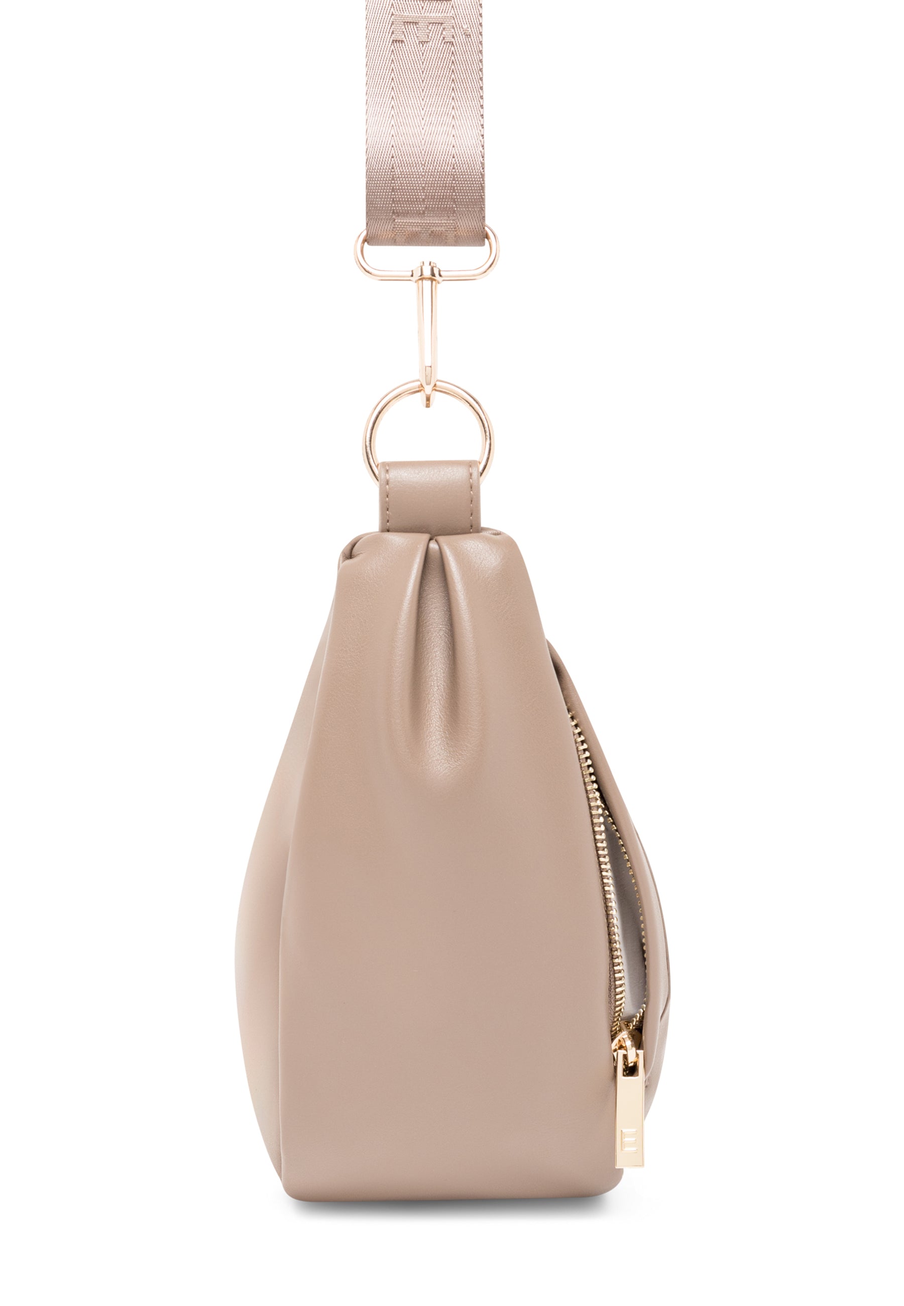 Seitenansicht von LEA MEDIUM Half Moon Bag in Braun mit goldfarbenem Reißverschluss und befestigtem Schulterriemen