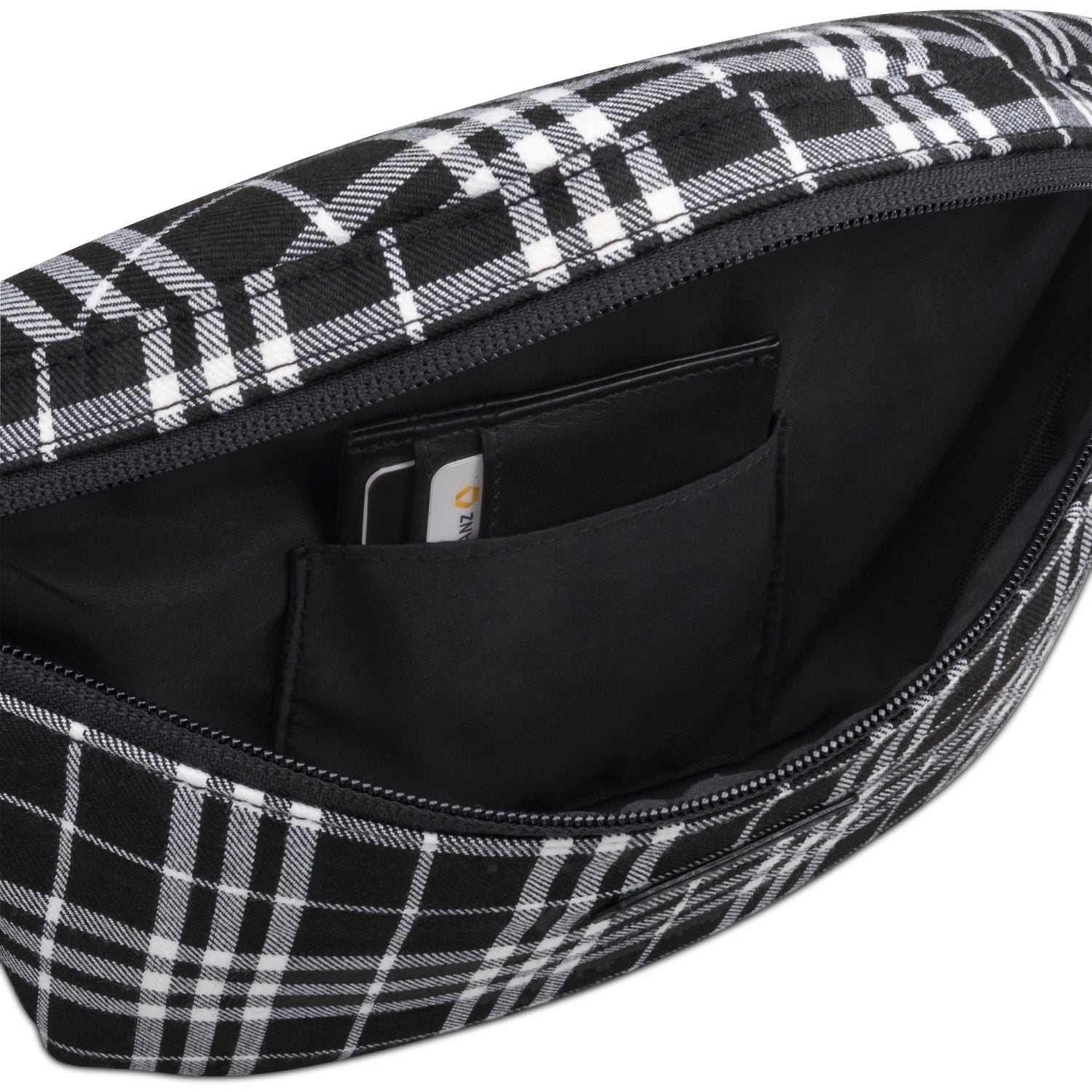 Innenansicht der Bauchtasche Lucie aus schwarz-weißer Canvas mit innerer Tasche für Karten