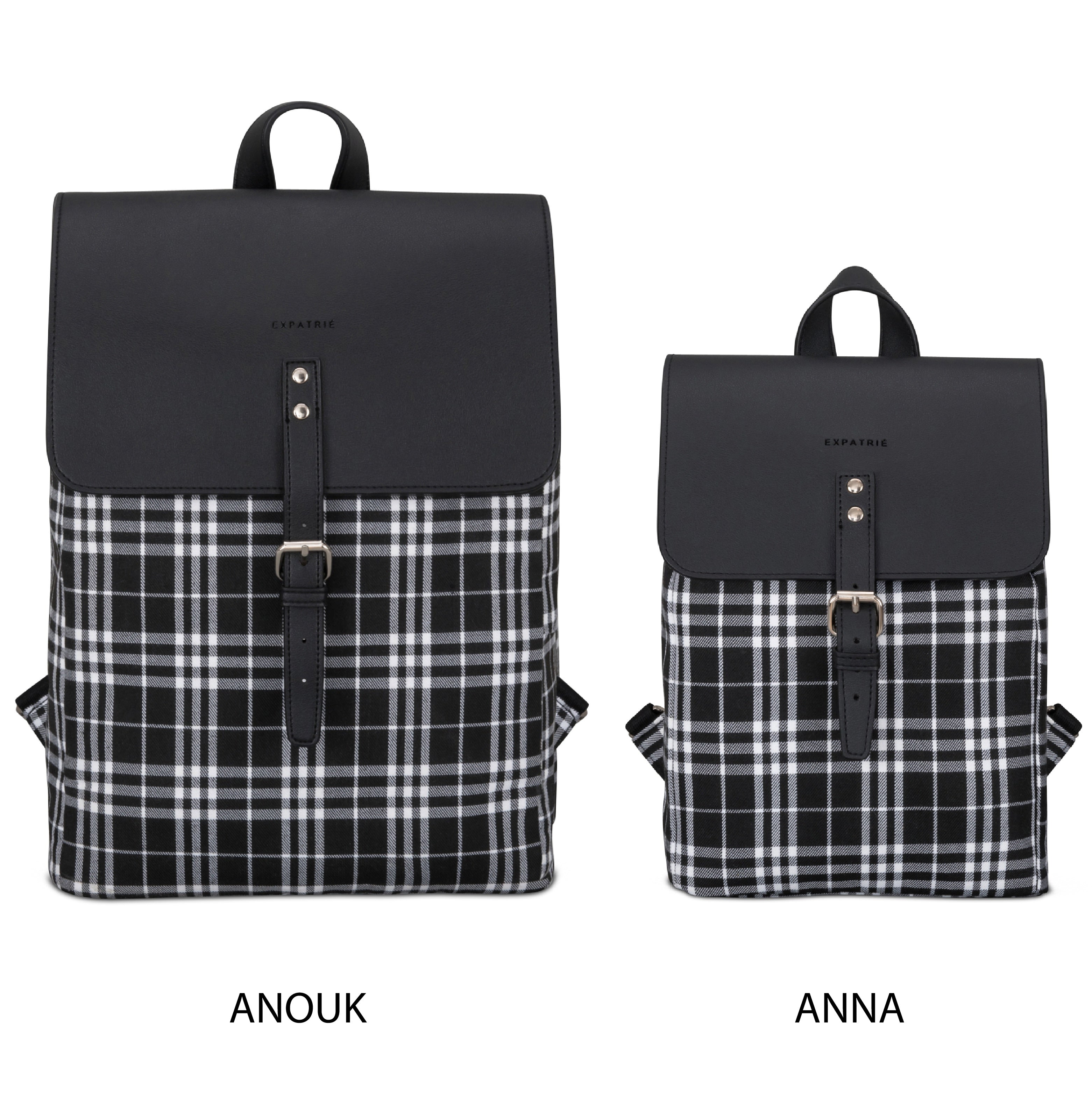 Schwarzer Canvas-Leder Damenrucksack 'Anouk' mit weiß-schwarz kariertem Muster neben kleinerem Modell 'Anna'