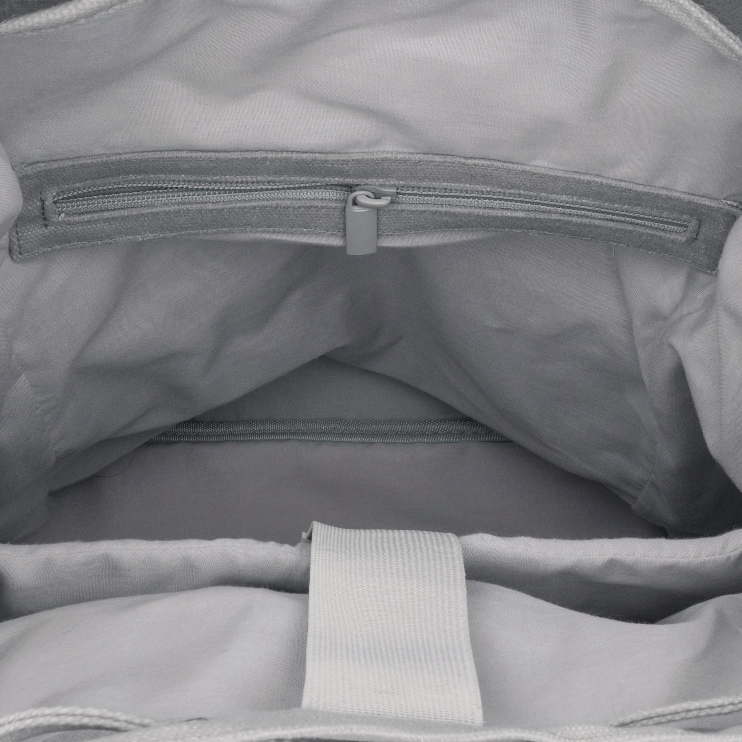 Innenansicht des Rucksacks Laurent mit Reißverschlusstasche und Innenfach