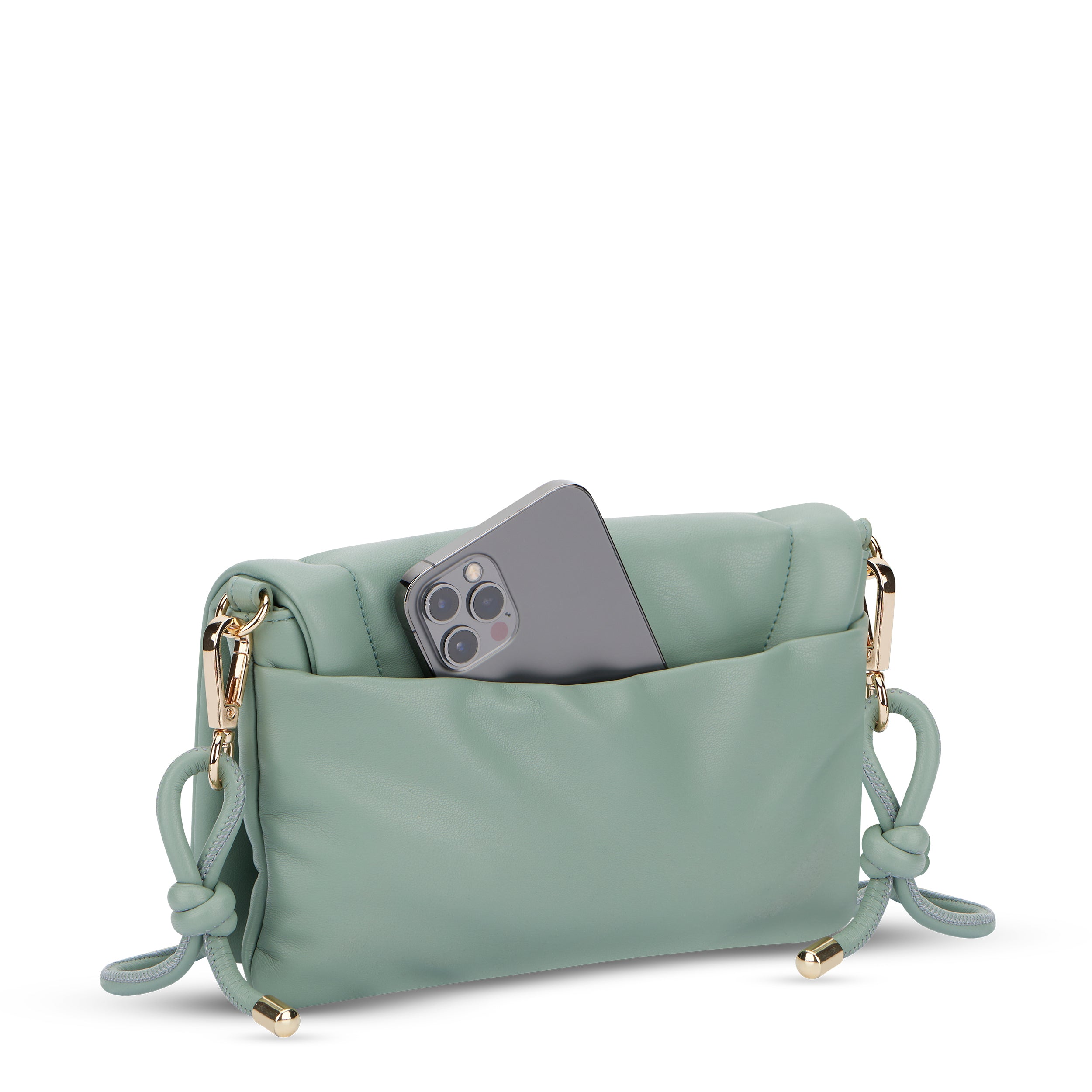 Umhängetasche Zoe Small in mintgrün mit goldfarbenen Details und Smartphone in Außentasche