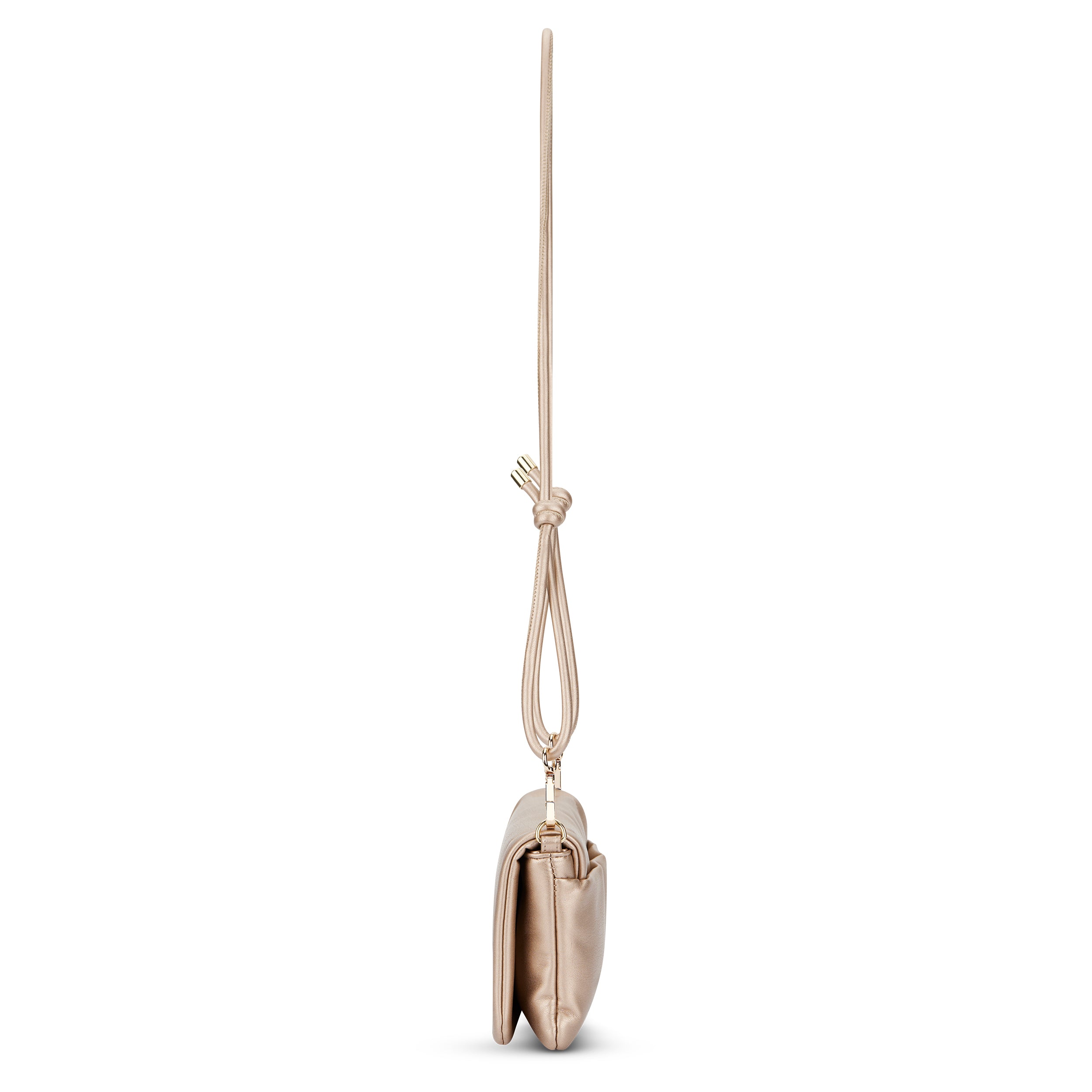 Umhängetasche Zoe Small in Gold, schmal, aus glänzendem Material mit verstellbarem Band