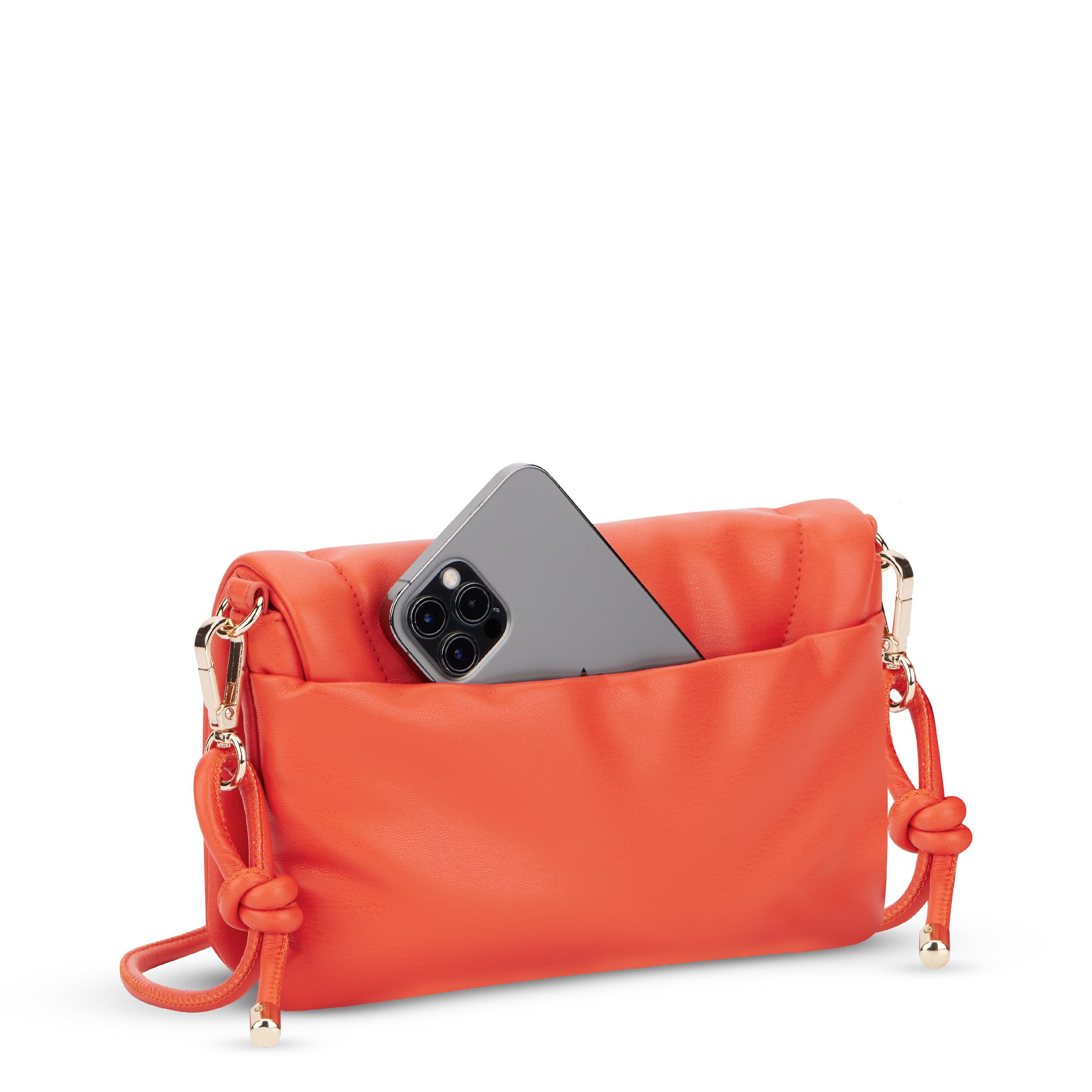 Orangefarbene Umhängetasche Zoe Small mit Fronttasche, darin ein Smartphone