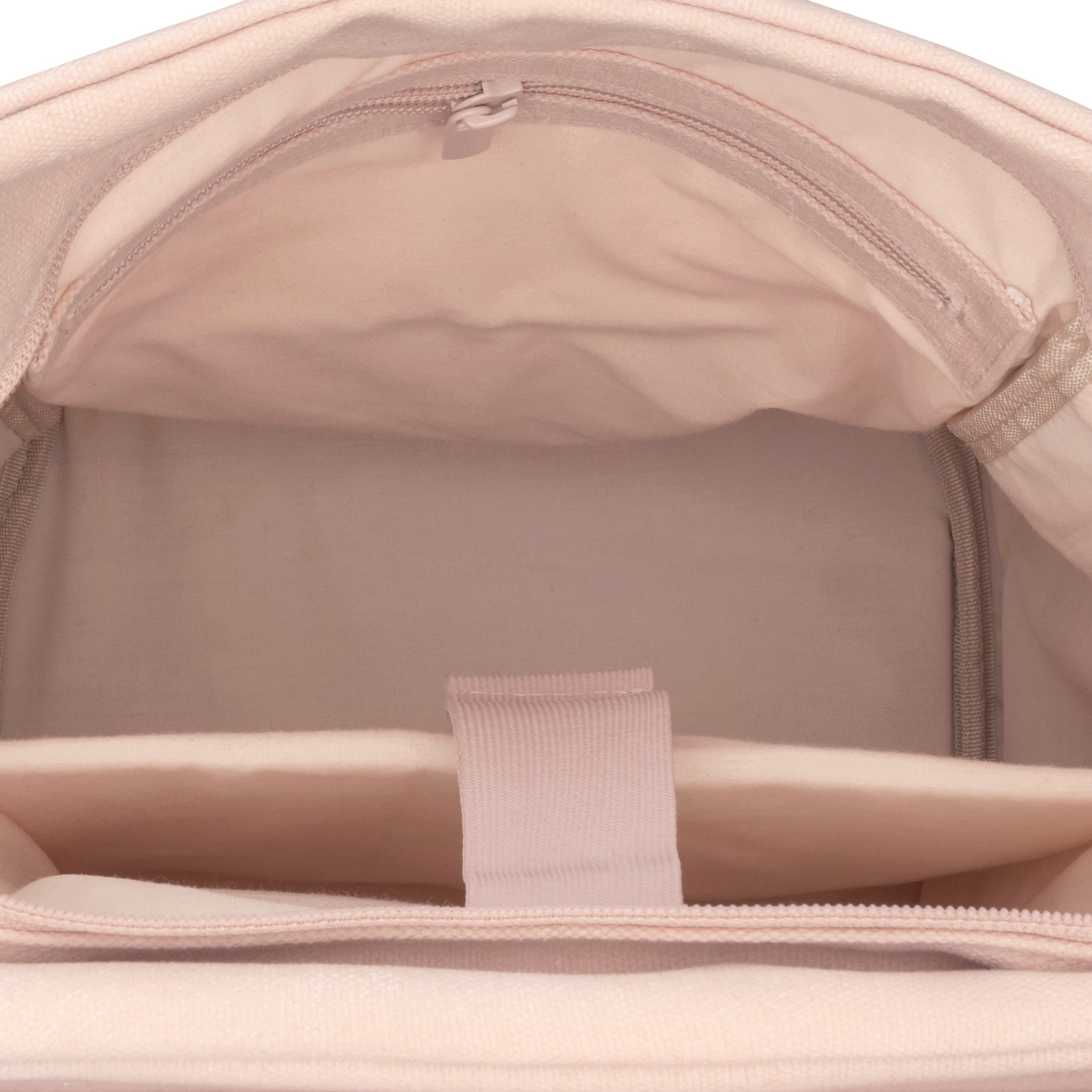Innenraum des rosafarbenen Damenrucksacks Ella aus Canvas und Kunstleder mit Reißverschlussfach