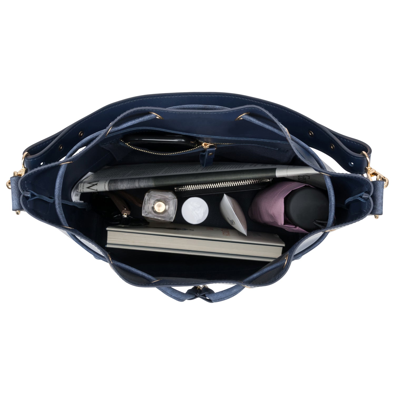 Blaue Beuteltasche Sarah für Damen, offene Ansicht mit Zeitung, Kosmetikartikeln, Buch und Regenschirm