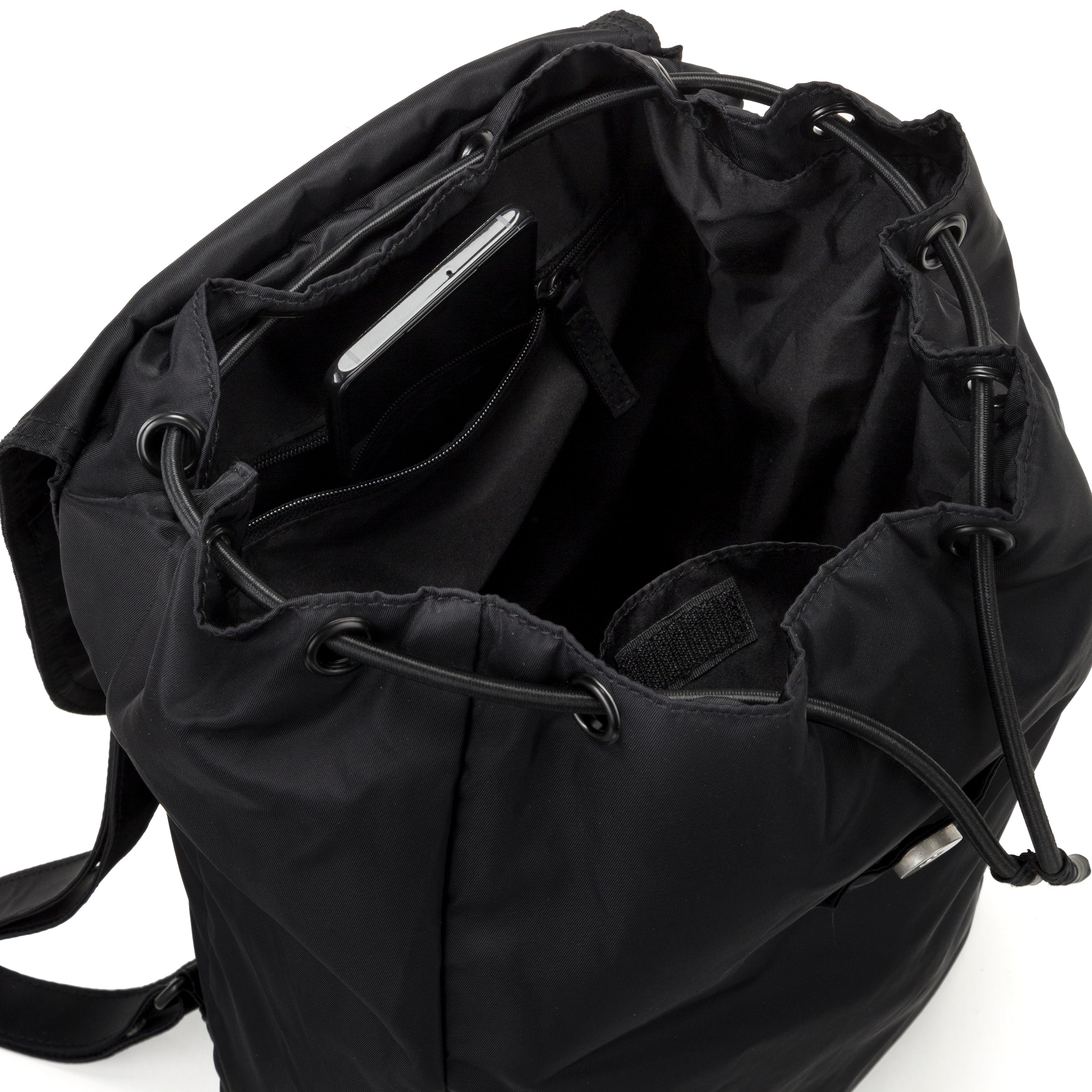 Schwarzer Nylon Rucksack Clara für Damen mit Zugbandverschluss und Handyfach innen