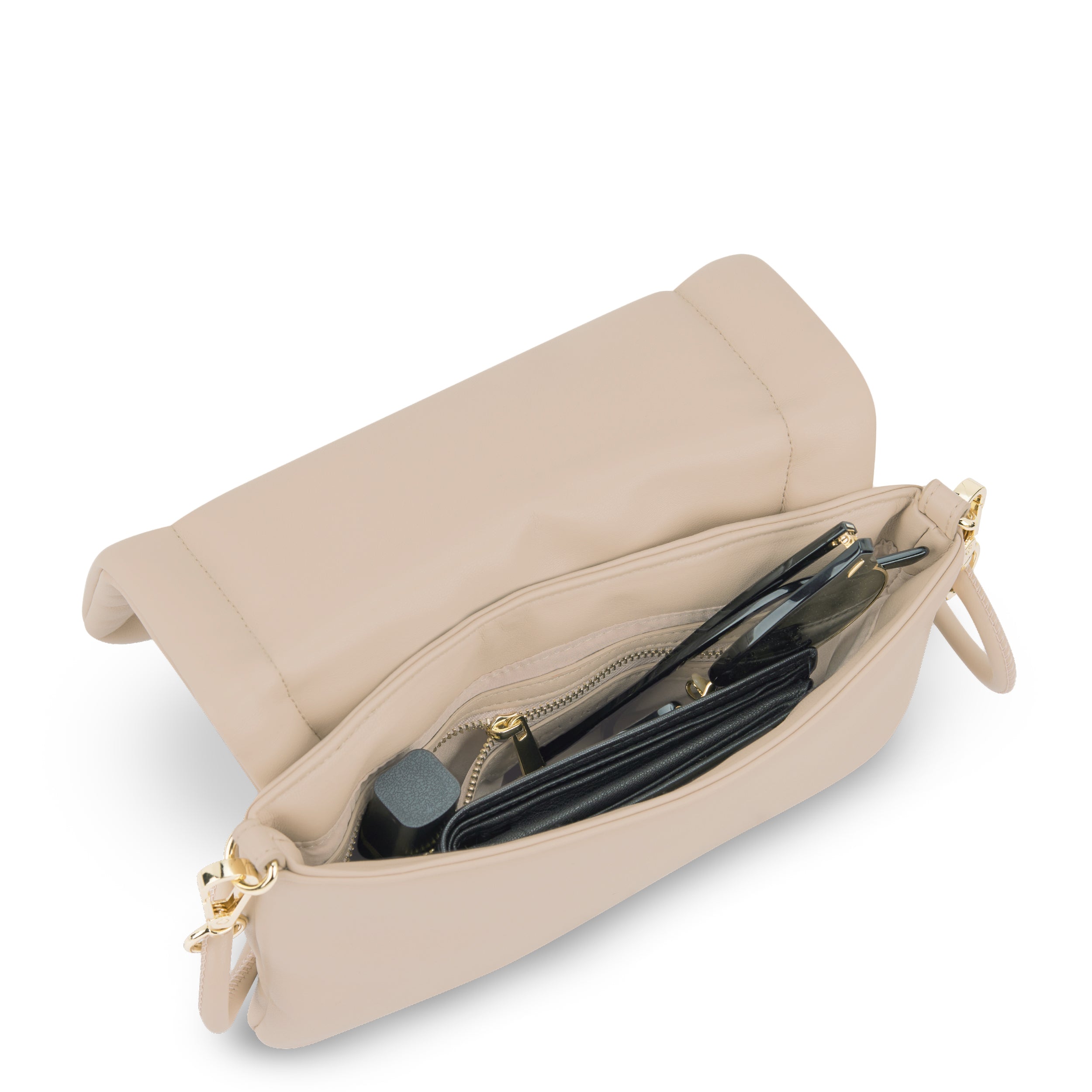 Beige Umhängetasche Zoe Small mit Reißverschlussfach, offen mit schwarzer Geldbörse, Sonnenbrille und Lippenstift