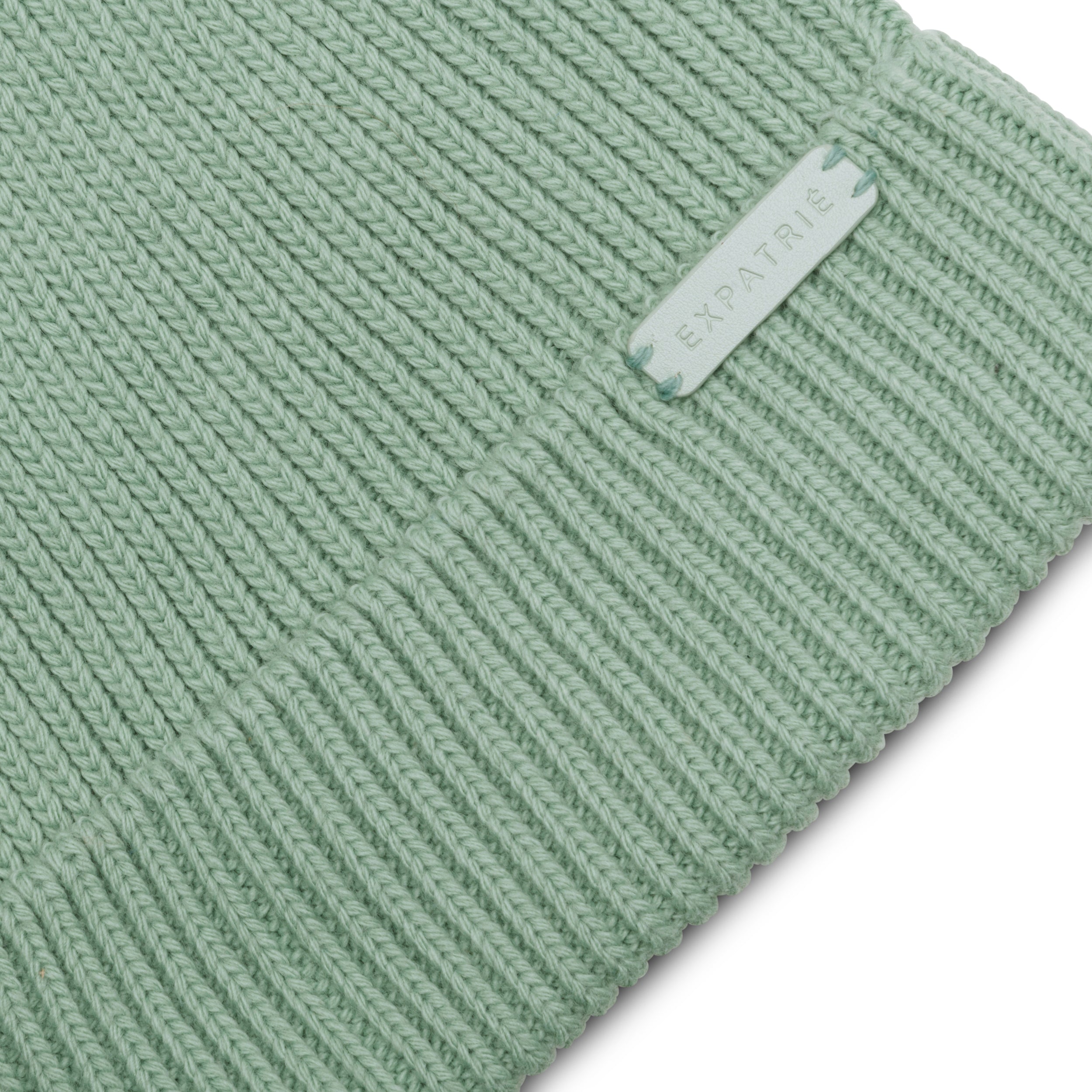 Grüne gestrickte Mütze Luna mit EXTRATRIÉ-Label