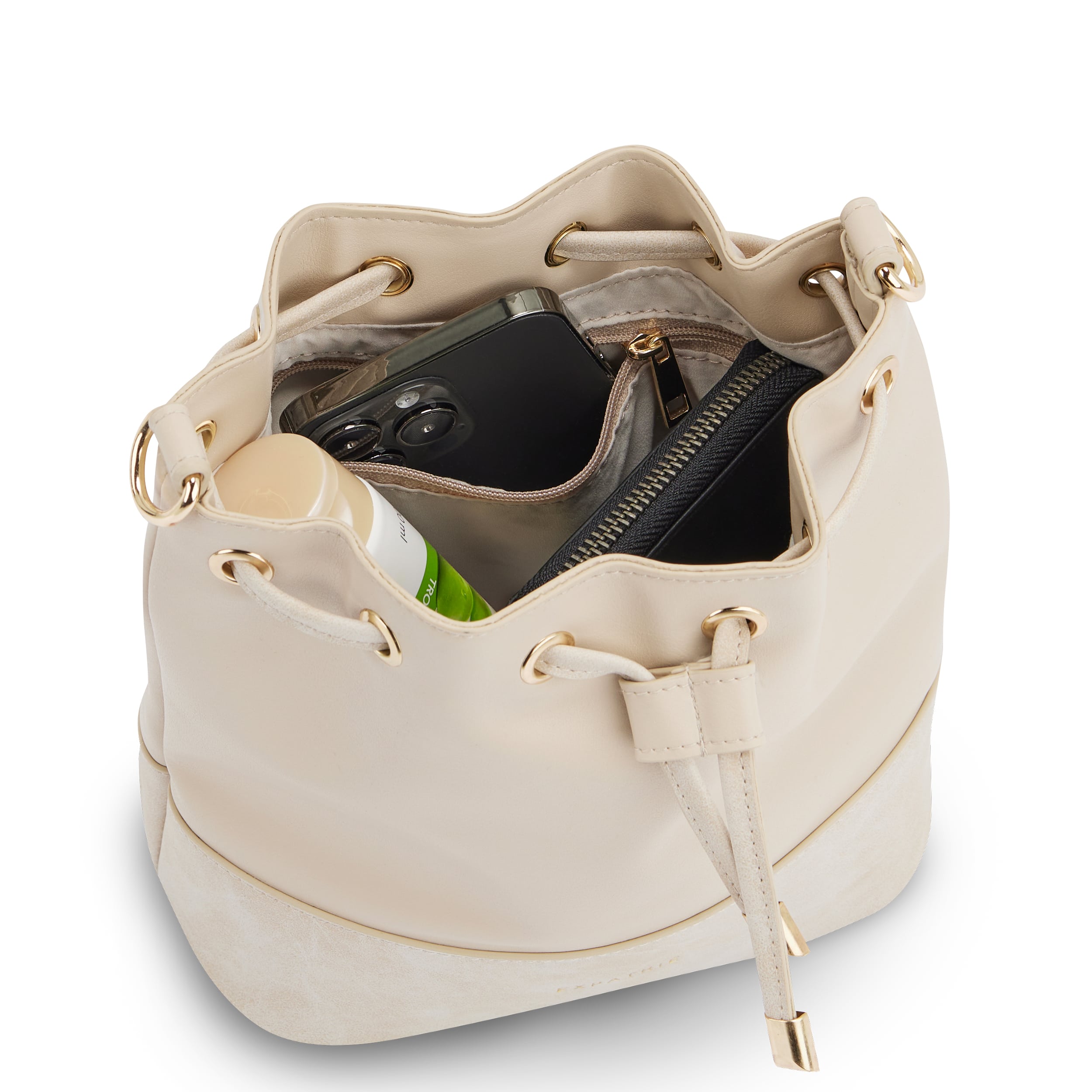 Beuteltasche Sarah Small beige mit goldenen Ösen, offen mit Handy, schwarzer Geldbörse und Creme