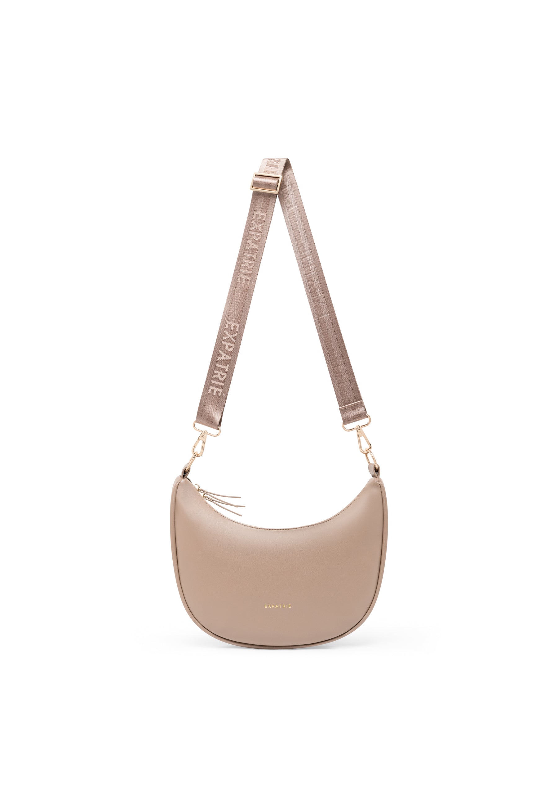 Braune LEA MEDIUM Half Moon Tasche aus Leder mit breitem verstellbarem Schultergurt mit 'Expatrié' Schriftzug
