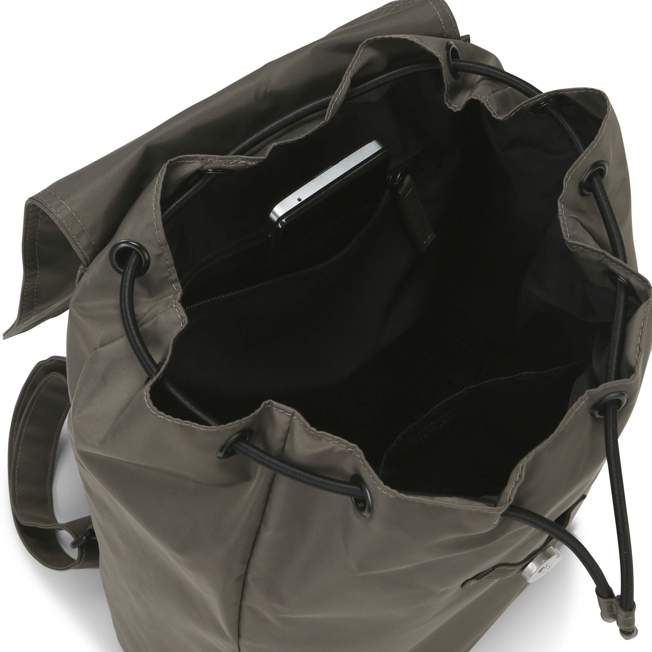 Nylon Rucksack Clara in Olivgrün mit offenem Hauptfach und Innenfach mit Smartphone